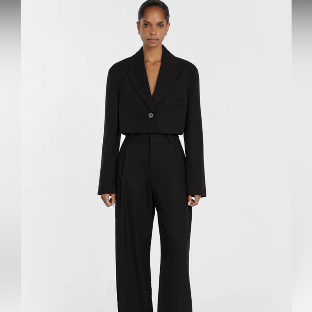 NWT DISSH CROPPED BLACK BLAZER Size 6